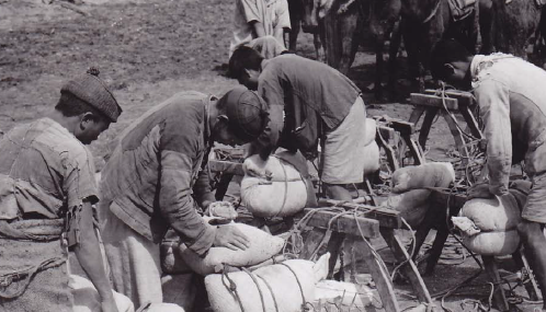 龙陵战役组图:盟军浩荡的运粮大军与缴获的日军装备