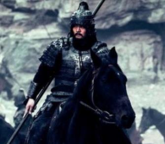 他是赵云的二师兄，曾两次击败关羽