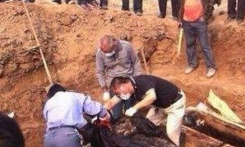 江苏连云港出土一具女尸，打开棺材时尸体发出怪声