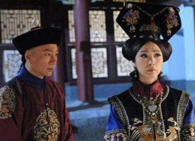 张兰德有四个老婆是真的假的 他不是自宫当太监了吗