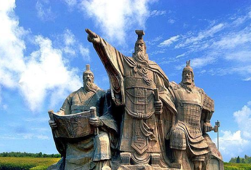 楚庄王左拥右抱三年不上朝，为什么还能称为一方霸主？