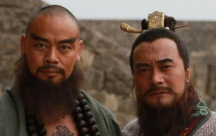卢俊义被骗上梁山后，为什么有8位好汉跟他比斗？