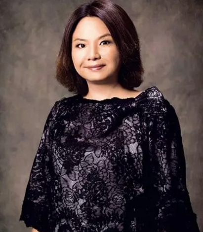 中国女人何巧女挥霍无度,动不动上亿上亿的花,非但没有人鄙视她,反而