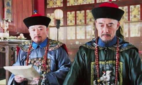 清朝年间大臣的官服，是自己做还是统一发放？