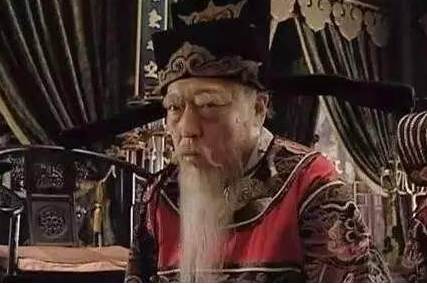 他是个颇有争议的权臣 他倒台的原因竟然是挖了自家祖坟