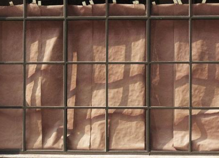 古代窗户都是用纸做的 为什么能够遮风挡雨都不会坏呢