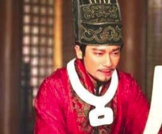 古代官员手中都拿着一块木板，具体作用是什么？