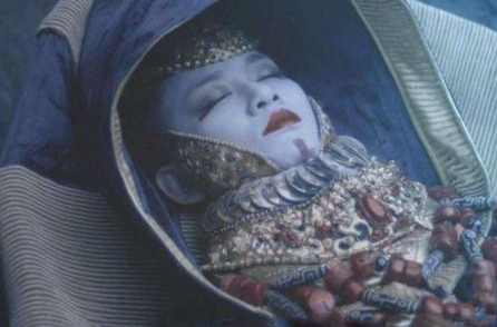 皇帝在死后下葬时 为何会喜欢拿着少女殉葬呢