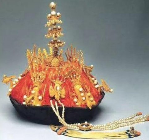清朝皇冠上的珍珠是从哪里弄来的