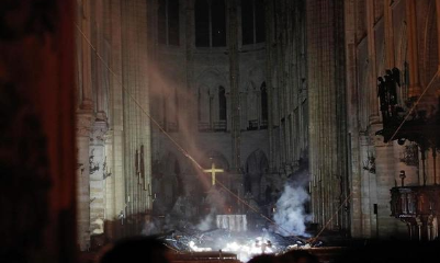 巴黎圣母院大火 目前尚无人员伤亡记录
