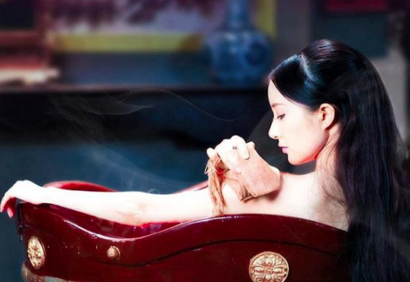 揭秘：古代条件有限，宫女太监一般多久洗一次澡？