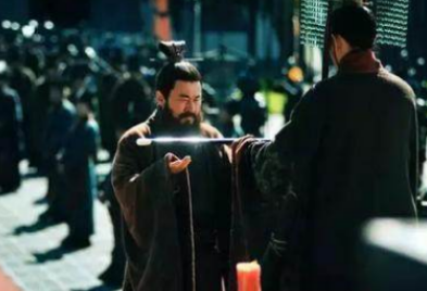 荀彧为什么要帮曹操平天下？他们之间是什么关系