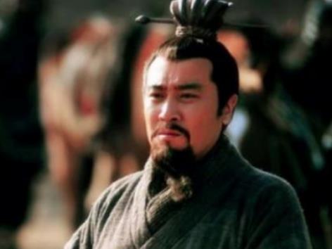 吕布有那么厉害吗？刘、关、张三人打不过吗？