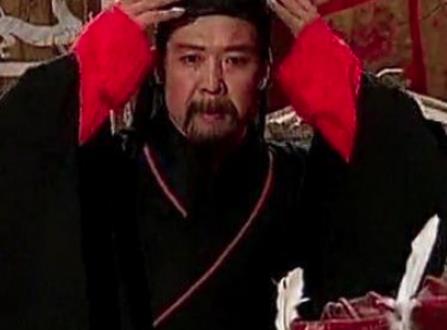 在白门楼，曹操想杀的不是吕布？