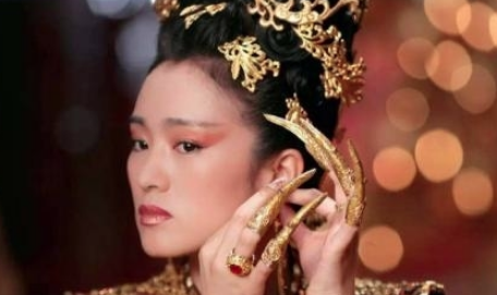 揭秘：清朝妃嫔为何手上都要戴着手指套呢？
