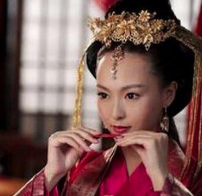 皇帝被杀，她被两次送人，生下的儿子却很厉害