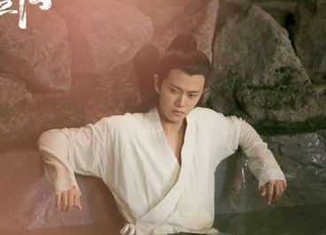 《锦衣之下》严世蕃为什么把今夏送给陆绎？陆绎是什么态度？