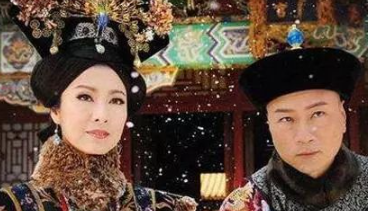 慈禧路过李莲英家皱了下眉，李突然磕头请假并火速赶回：奴才该死！