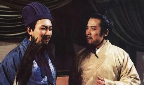 陶谦为什么宁愿把徐州让给刘备也不给袁术？英雄相惜，小人相斥！