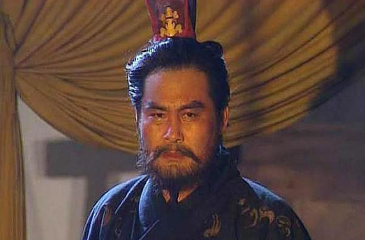 张绣杀了曹操的儿子侄子和典韦，曹操为什么还对他委以重任？