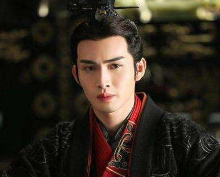 为什么秦始皇在位期间没有人在敢造反 他都做了什么事情