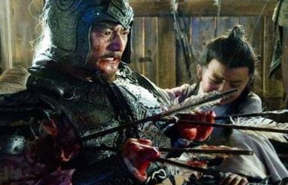 刘表临死前托孤给刘备 为何不选择投降曹操呢 