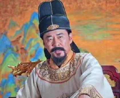 赵光义小时候在龙椅上玩，然后就成功继位了