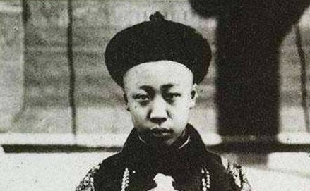 慈禧为什么选择了溥仪当皇帝，而不是溥伟？