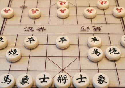 象棋中的楚河汉界在什么地方 其中的排列循序有什么讲究呢