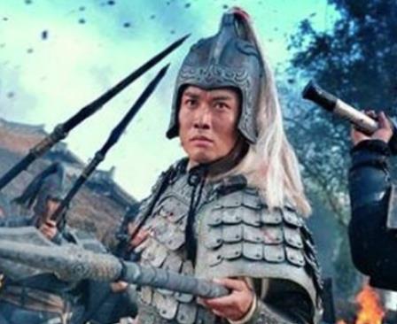穰山之战，赵云被三人围殴，最后怎么脱险的？