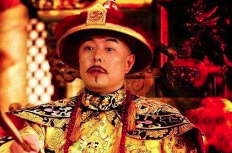 康熙皇帝有那么多孙子，为何只把乾隆接到身边来呢？