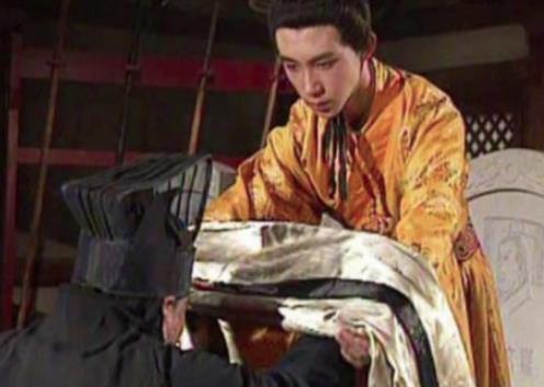 汉献帝为什么会被曹操挟持那么多年？