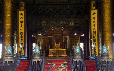 清朝皇帝的龙椅是金灿灿的 真的是金子做的吗