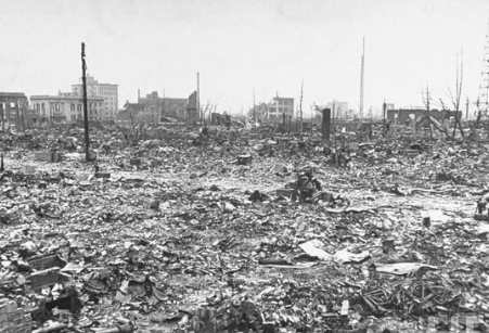 这是广岛原子弹爆炸第二天的一张照片,也是广岛核爆炸幸存者中唯一