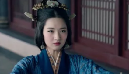 曹节是曹操的女儿，她为什么不帮曹操却要帮汉献帝？