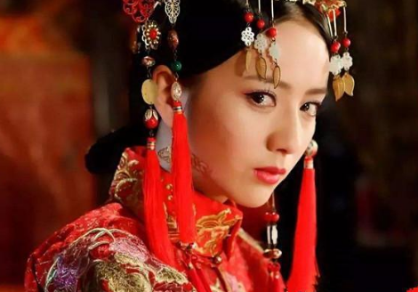 嫁了五次新郎都暴毙了，事后被皇帝宣进宫封为皇后安然一生！