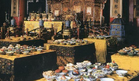 清朝的宫廷宴会都有哪些菜？电视上的满汉全席是真的吗？