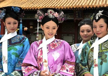 清朝的嫔妃为什么都要佩戴“龙华”？“龙华”的作用是什么？