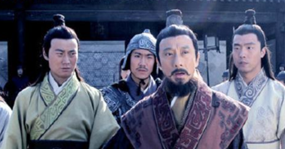 孔融死前求曹操放过他儿子，曹操放过他了吗？