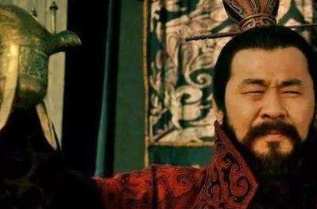 曹操不拉拢诸葛亮这个人才 为什么还要诸葛亮为村夫