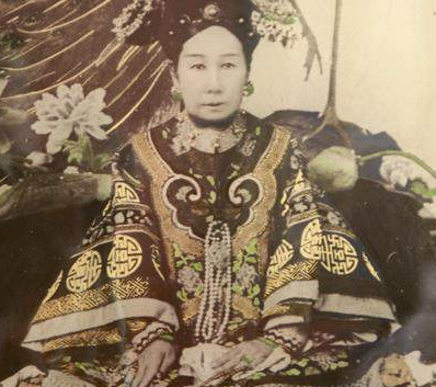 都说慈禧太后是一个美人 年轻时候的慈禧真的很美吗