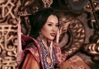 皇帝13岁爱上了嫂子，王朝也因此变得更强大