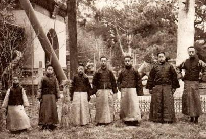 溥儁的生平如何？此人差点当上太子，后来却靠拉三轮维生