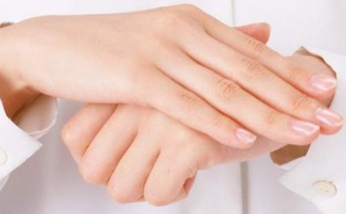 “手指抠伤口”下一句是什么？手指相关的歇后语介绍
