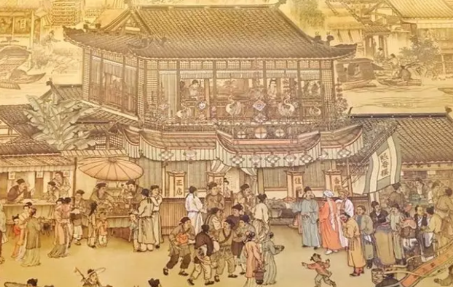 南宋的都城临安府的总体布局是怎样的？又有怎样的建筑形态？