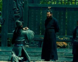 宁负天下人的曹操，为何会放关羽回营？他是什么用意?