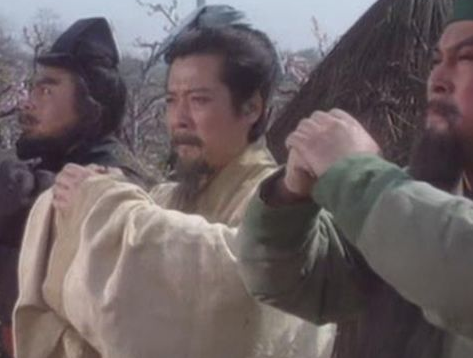 曹操在败走华容道的时候 关羽当时为什么不杀曹操