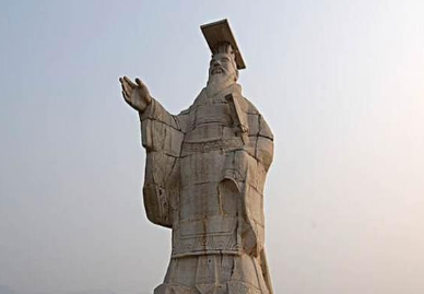 毛泽东是怎么评价秦始皇的？他眼中的秦始皇是怎样的？