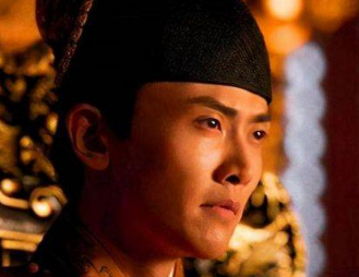 崇祯在明朝灭亡后，自尽的那棵树为什么会被铁链绑了200多年
