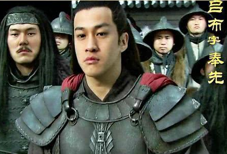 曹操抓住吕布后是想杀他吗 曹操为什么还要问刘备的意见